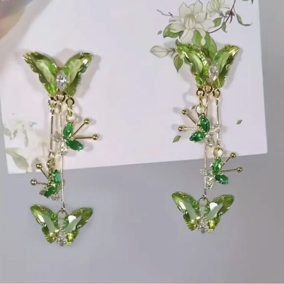 💚 Betsey Johnson Elegant Green Butterfly Dangle Earrings 💚 - Picture 5 of 6